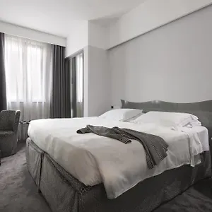 酒店 伯纳酒店 ****